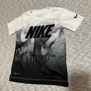 Nike white + black kids t-shirt dry fit kids 4 XS. SKI-A238 #kids #athleticwear